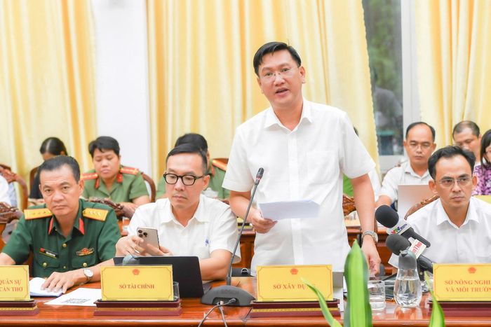 Giám đốc Sở Xây dựng Mai Văn Tân thông tin với các cơ quan báo chí về lĩnh vực xây dựng