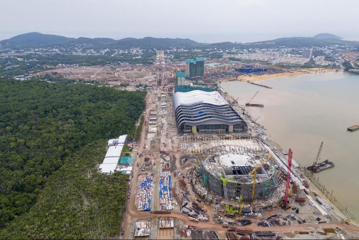 Trung tâm Hội nghị – Triển lãm APEC và Nhà biểu diễn đa năng dần hình thành. Ảnh: Bình Minh
