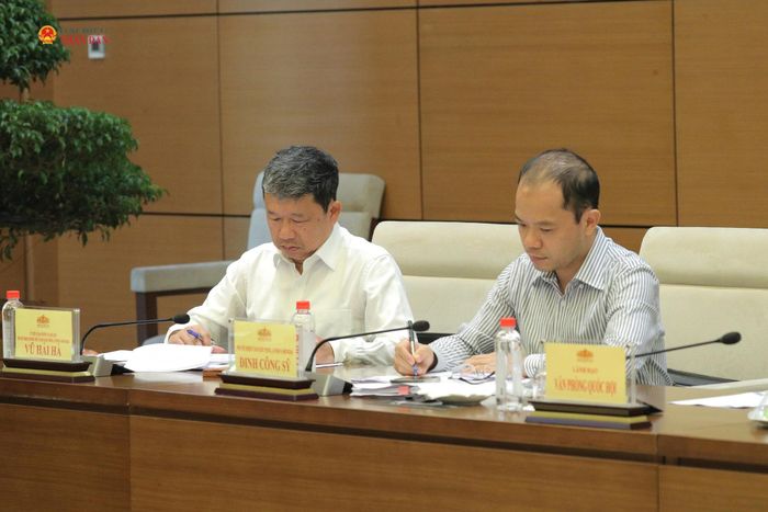 Các đại biểu dự cuộc họp