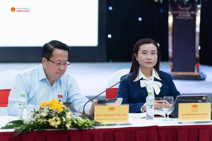 Phó Chủ nhiệm Ủy ban Dân nguyện và Giám sát Hoàng Anh Công và Phó Chủ nhiệm Ủy ban Dân nguyện và Giám sát Nguyễn Phạm Duy Trang đồng chủ trì phiên họp