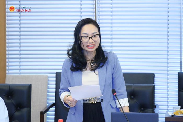 Vụ trưởng Vụ Tổng hợp Lương Thị Thu Hà báo cáo tại cuộc họp. Ảnh: Đắc Trường