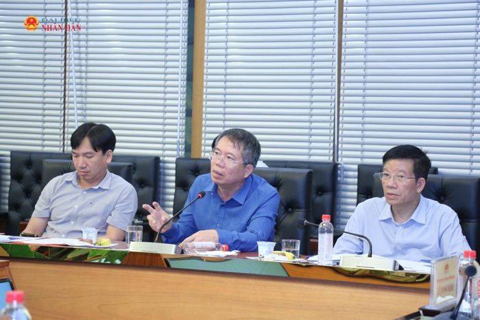 Phó Chủ nhiệm Văn phòng Quốc hội Nguyễn Văn Hiển phát biểu tại cuộc họp. Ảnh: Đắc Trường