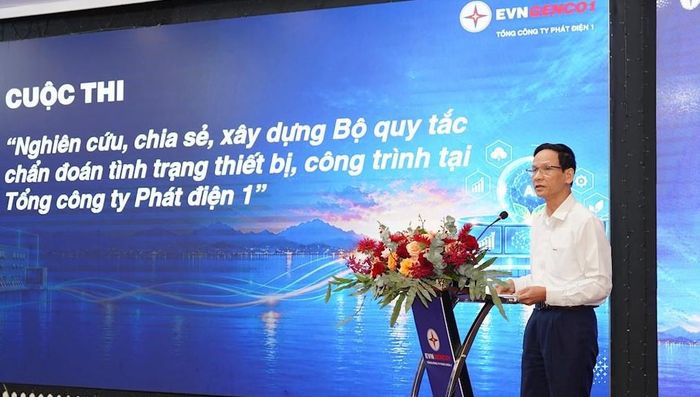 Chủ tịch Công đoàn EVNGENCO1 Trần Doãn Thành phát động cuộc thi xây dựng Bộ quy tắc chẩn đoán tình trạng thiết bị, công trình. Ảnh: EVNGENCO1