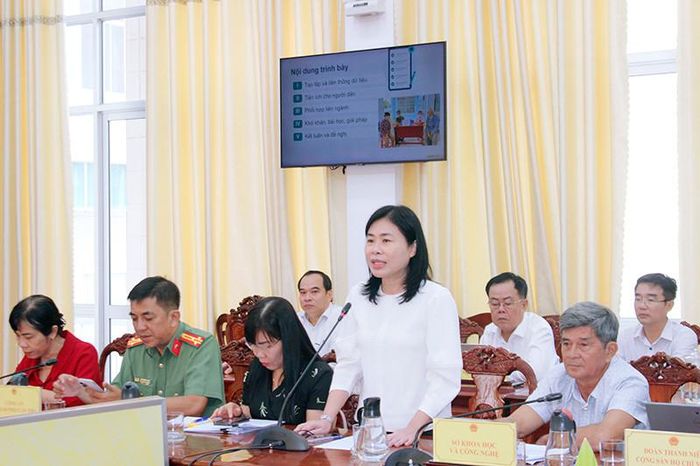 Phó Giám đốc Sở Y tế TP. Cần Thơ Nguyễn Ngọc Việt Nga cho biết khi ứng dụng chuyển đổi số người dân tái khám, chuyển viện không cần cầm toa thuốc, giấy hẹn như trước đây. Ảnh: Xuân Mai