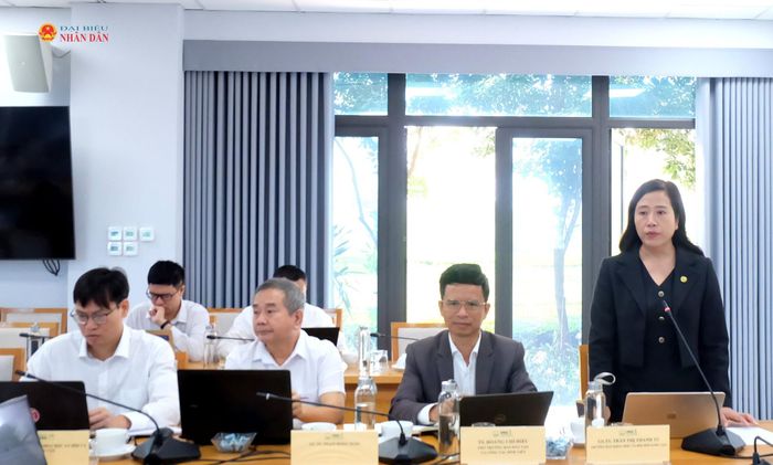 Lãnh đạo Ban Khoa học và Đổi mới sáng tạo, ĐHQGHN, báo cáo việc thực hiện chính sách, pháp luật trong lĩnh vực công nghiệp văn hóa và góp ý dự thảo Luật Phát triển công nghiệp văn hóa