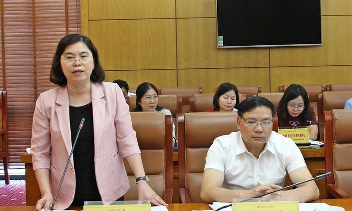 Phó Chủ tịch Thường trực HĐND thành phố Trần Thị Hằng phát biểu tại hội nghị. Ảnh: Mai Phương