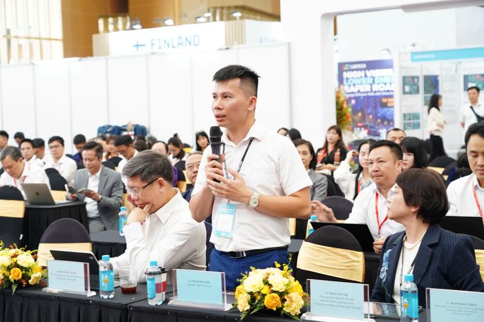 Giám đốc VNPT UAV Lab Phạm Đắc Bảo tham luận tại diễn đàn. Ảnh: Đào Cảnh