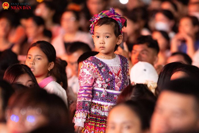 Người dân địa phương tham dự buổi Lễ