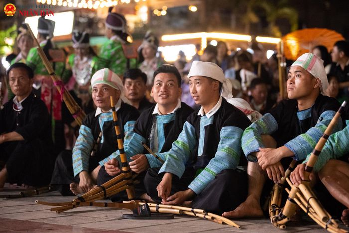 Đại biểu tham dự buổi lễ