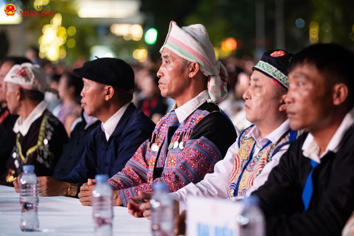 Đại biểu tham dự buổi lễ