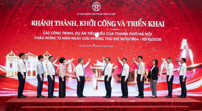 Các đại biểu thực hiện nghi thức khởi công, khánh thành các dự án tiêu biểu của TP Hà Nội. Ảnh: Sun Group.