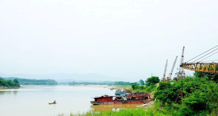 Nhiều mỏ khai thác khoáng sản trên sông Lam không tuân thủ đầy đủ các quy định về khai khoáng.