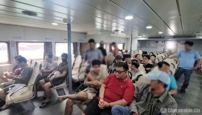 Các đối tượng được di lý từ Phú Quốc vào đất liền phục vụ công tác điều tra.