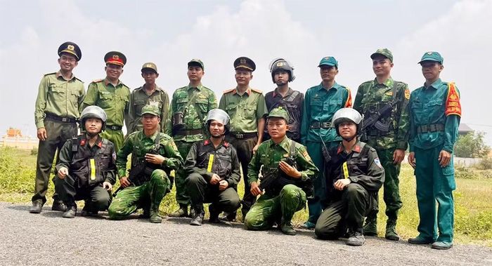 Lực lượng vũ trang tỉnh Tây Ninh phối hợp tuần tra, bảo đảm an ninh trật tự.