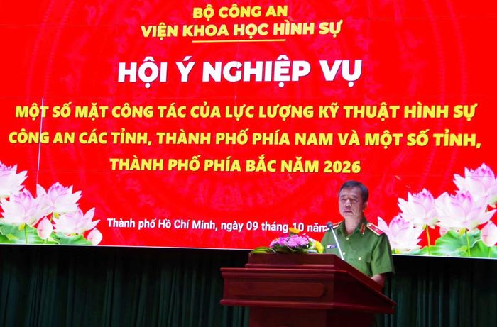 Thiếu tướng Nguyễn Tiến Nam, Viện trưởng Viện Khoa học hình sự phát biểu chỉ đạo và kết luận hội ý.