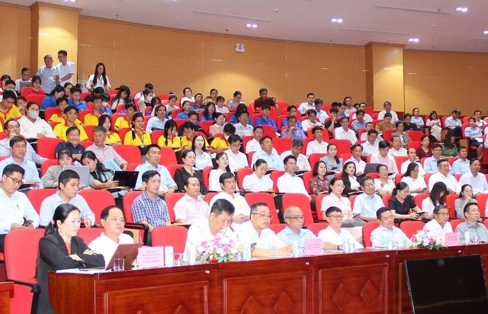 Các đại biểu tham dự hội thảo.