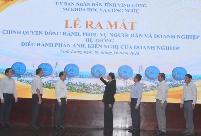 Tỉnh Vĩnh Long ra mắt mô hình “Chính quyền đồng hành, phục vụ người dân và doanh nghiệp” cùng hệ thống “Điều hành phản ánh, kiến nghị của doanh nghiệp".