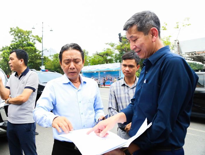 Lãnh đạo VHTT&DL nghe báo cáo về kịch bản chương trình.