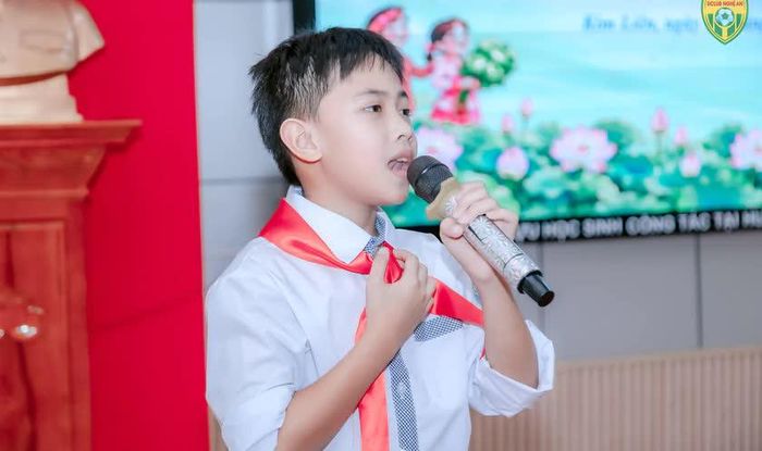 Lời ca tiếng hát vang vọng.