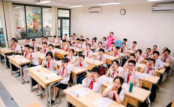 Trường Trung học Cơ sở Từ Liêm 1 (Hà Nội) chào đón học sinh khối 6 và khai mạc câu lạc bộ hè. Ảnh: Trường Trung học Cơ sở Từ Liêm 1