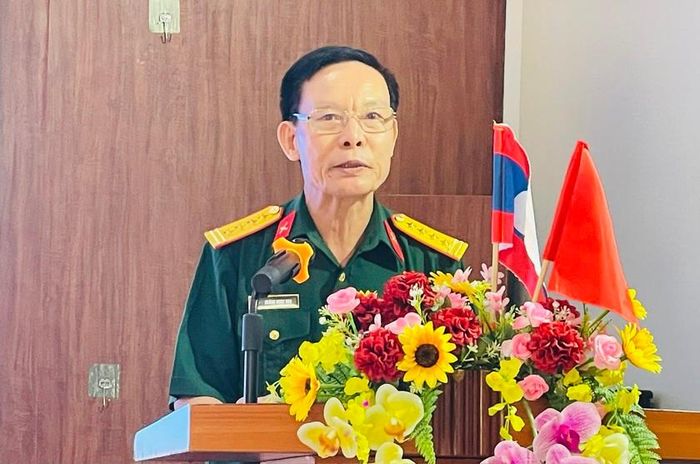 Ông Hoàng Ngọc Hoa, Phó Chủ tịch Uỷ  ban MTTQ tỉnh, Chủ tịch Hội Cựu chiến binh tỉnh, Chủ tịch Hội hữu nghị Việt Nam - Lào tỉnh Thái Nguyên phát biểu tại Hội thảo.
