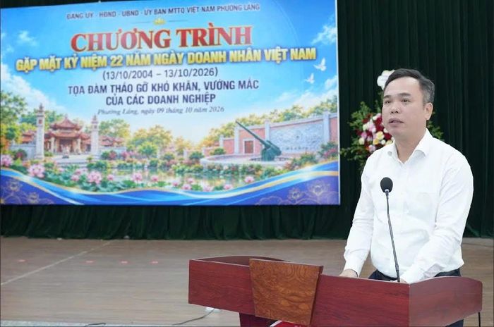 Ông Nguyễn Hồng Dân, Bí thư Đảng ủy, Chủ tịch HĐND phường Láng phát biểu.
