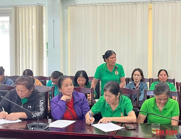 Hội viên nông dân phường Nùng Trí Cao phát biểu ý kiến tại hội nghị.