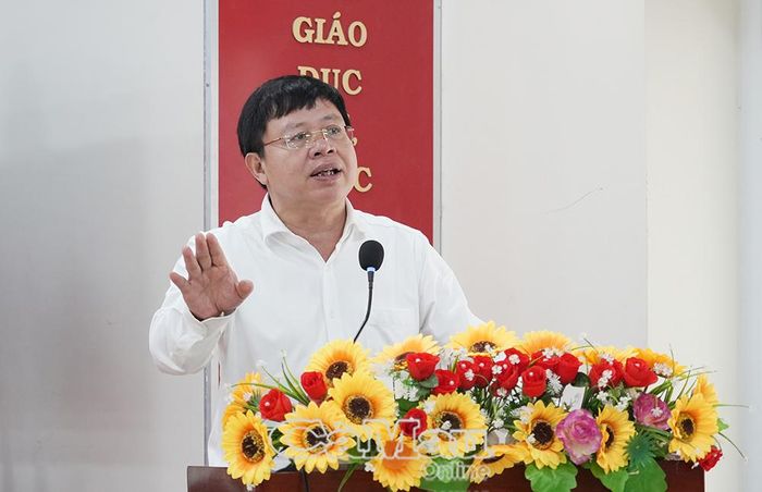 Giám đốc Sở GD&ĐT Nguyễn Văn Nguyên yêu cầu tập trung triển khai các nhiệm vụ bảo đảm tiến độ, chất lượng và hiệu quả.