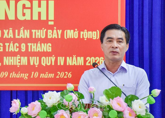 Đồng chí Trần Thanh Danh, Bí thư Đảng uỷ, Chủ tịch HĐND xã Định Thành, tiếp thu ý kiến chỉ đạo.