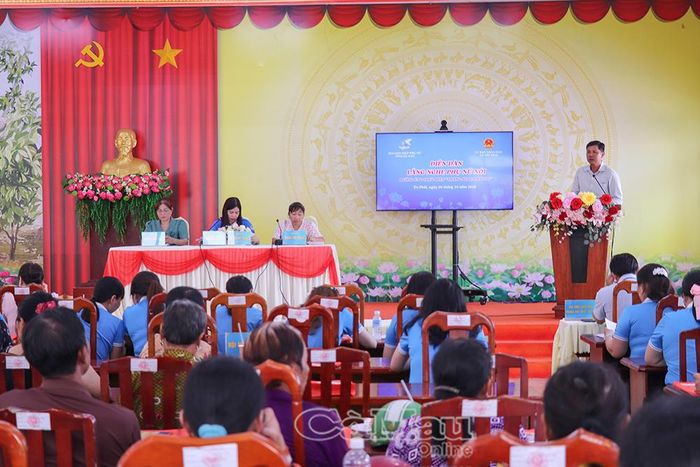 Phó Trưởng phòng Kinh tế xã Trí Phải Hà Minh Sữa giải đáp các ý kiến liên quan đến lĩnh vực phụ trách.