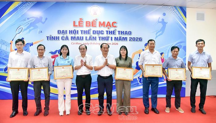 Phó Giám đốc Sở Nội vụ Trần Yến Hoà (ảnh trên) và các Phó Giám đốc Sở Văn hóa, Thể thao và Du lịch: Nguyễn Chí Công và Từ Hoàng Ân