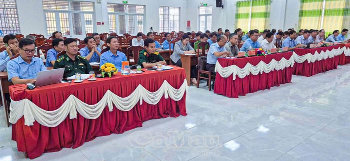 Các đại biểu tham dự Hội nghị Ban Chấp hành Đảng bộ xã Đông Hải (mở rộng).