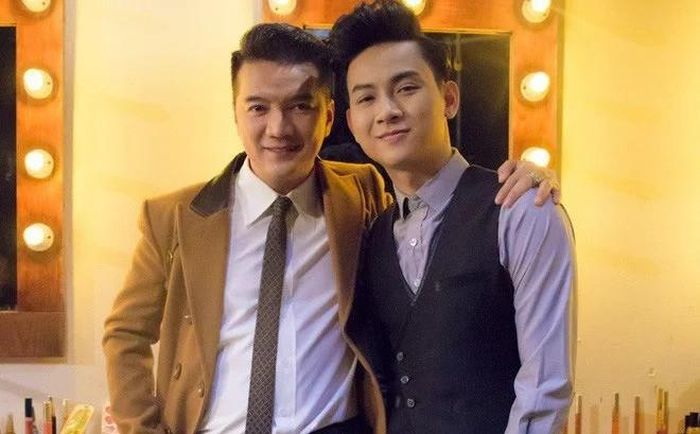 Mối duyên thầy trò này bắt đầu từ khi Hoài Lâm mới 14 tuổi, lúc anh được danh hài Hoài Linh nhận làm con nuôi.