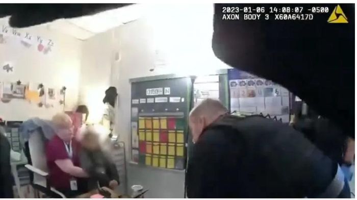 Hình ảnh cắt từ video. Ảnh: New York Post. ↵