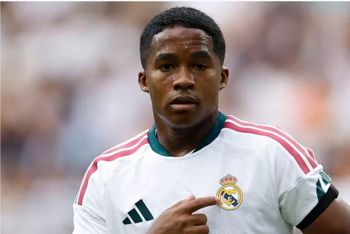 AS Roma và AC Milan cùng dành sự quan tâm cho Endrick