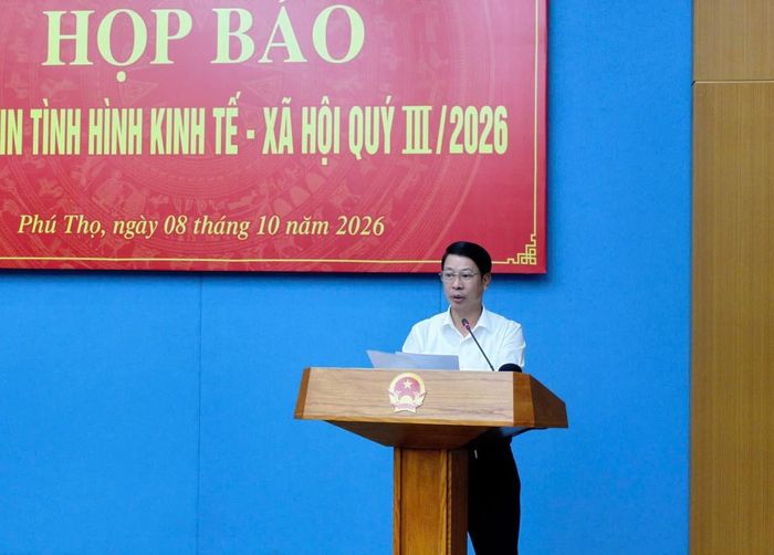Phó Chủ tịch UBND tỉnh Nguyễn Khắc Hiếu phát biểu tại buổi họp báo