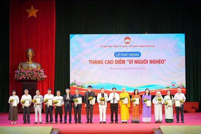 Phát động tháng cao điểm "Vì người nghèo"