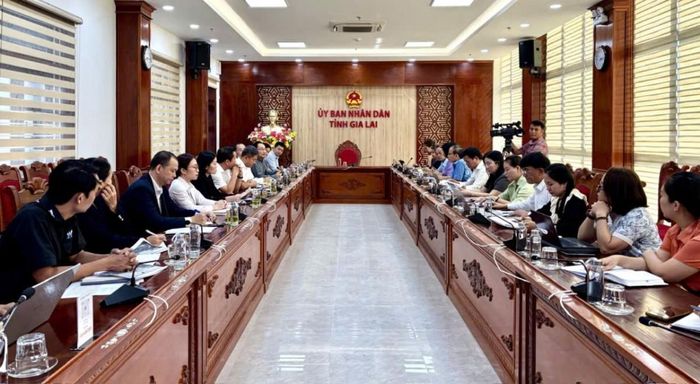 Toàn cảnh buổi làm việc.