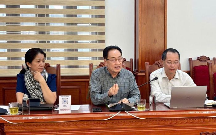Ông Lã Quốc Khánh,(Thứ 2) Phó Chủ tịch Thường trực Hiệp hội Ẩm thực Việt Nam, phát biểu.