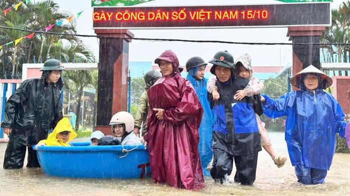 Ngày 9/10, mưa lớn tiếp tục trút xuống miền Trung. (Ảnh minh hoạ: Quang Cường)