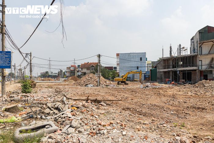Các mũi thi công đang tập trung xây dựng hệ thống cống thu gom nước thải, đắp nền, thi công nền đường.