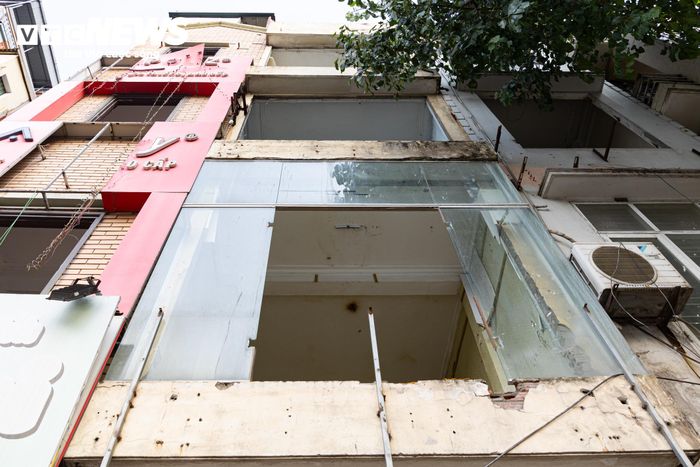 Không chỉ các hộ dân, nhiều cơ sở kinh doanh trên tuyến Giải Phóng cũng đã đóng cửa, chuyển hàng hóa và chuẩn bị trả lại mặt bằng.