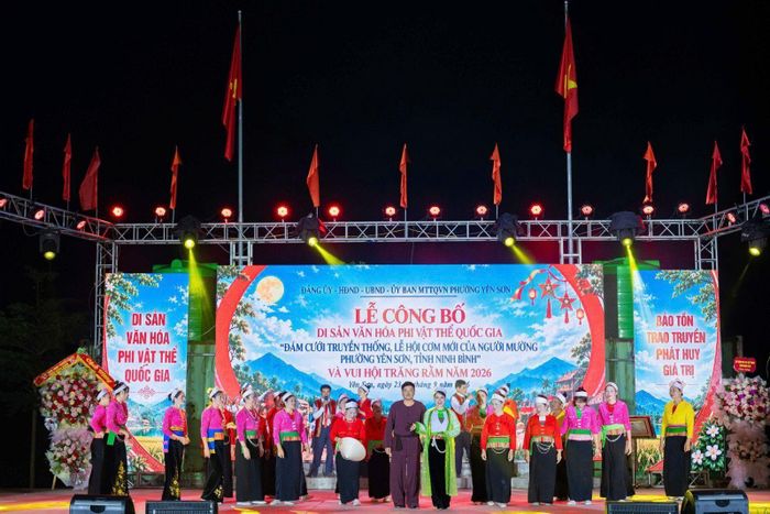 Lễ công bố quyết định công nhận đám cưới truyền thống của người Mường ở phường Yên Sơn là Di sản văn hóa phi vật thể quốc gia.