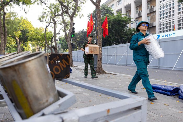 Ngoài ra, 10 cán bộ thuộc Trung đoàn Bộ binh 47 đã qua tập huấn và 15 dân quân thường trực phường Hoàn Kiếm cũng được huy động thực hiện nhiệm vụ.