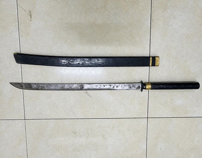 Thanh kiếm mà N.A.V dùng uy hiếp anh Dương Văn Huy để cướp chiếc xe máy.