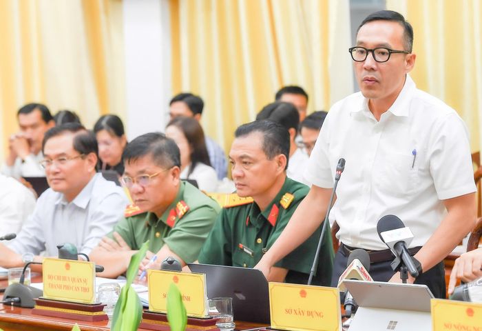 Quyền Giám đốc Sở Tài chính Cần Thơ Trần Phú Lộc Thành nói về kế hoạch tăng trưởng những tháng cuối năm. (Ảnh: Nguyễn Dương).