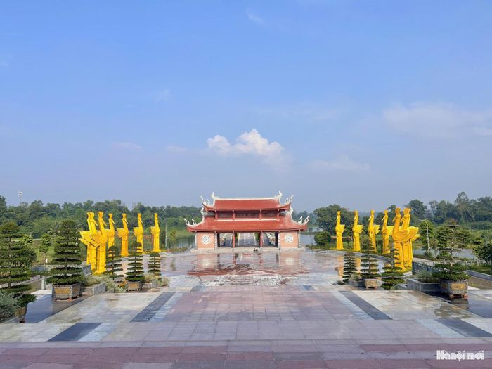 Quảng trường Hùng Vương trong Khu Nghi lễ thờ Tổ tại Làng Văn hóa - nơi diễn ra sự kiện “Cội nguồn di sản giữa lòng Thủ đô”. Ảnh: LVH