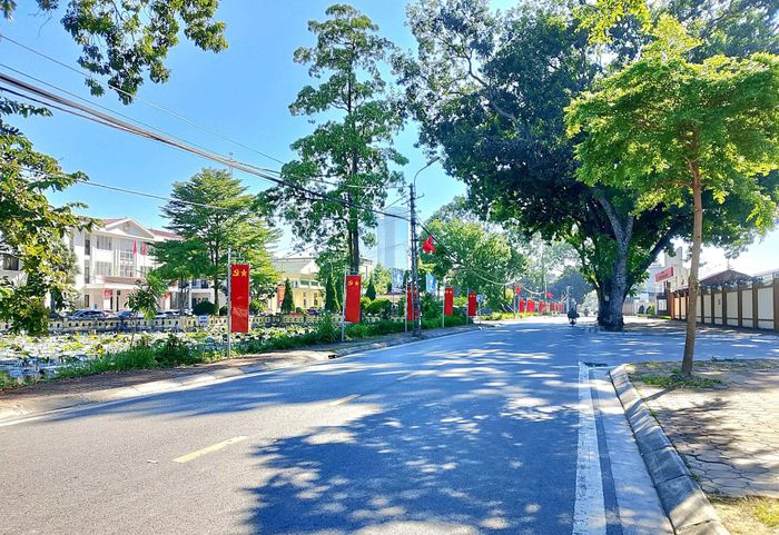 Cảnh quan môi trường ở Bát Tràng xanh, sạch, đẹp. Ảnh: Phương Lộc