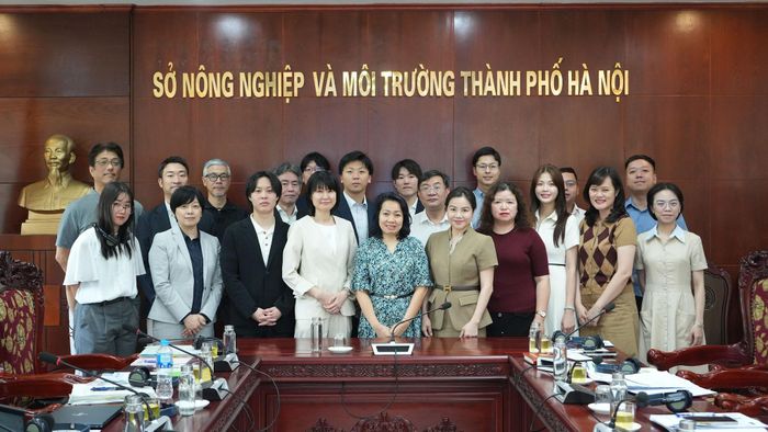 Các đại biểu tham dự Hội thảo chụp ảnh lưu niệm. Ảnh: PV