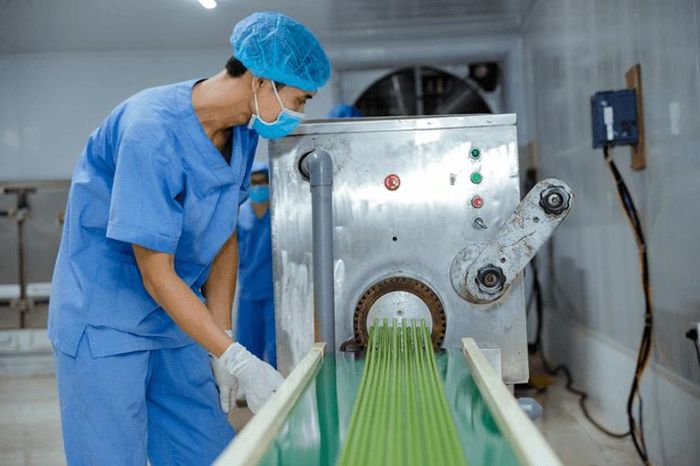 Máy cán ống hút của Hợp tác xã nông nghiệp Sông Hồng. Ảnh: Thanh Chương